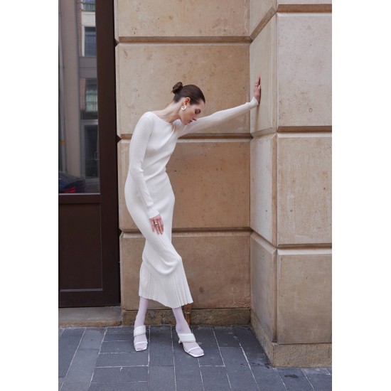 Платье вязаное  макси длины Белый