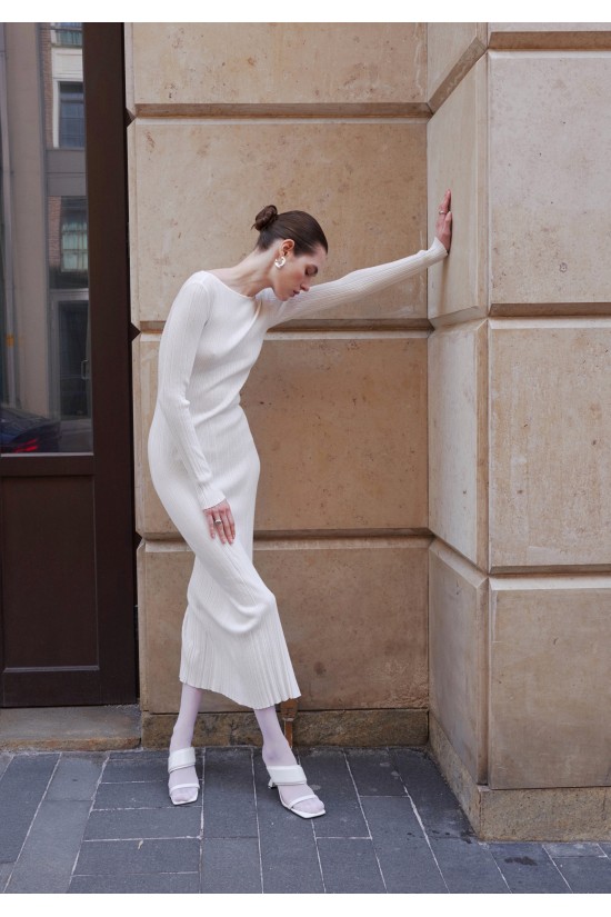 Платье вязаное  макси длины Белый