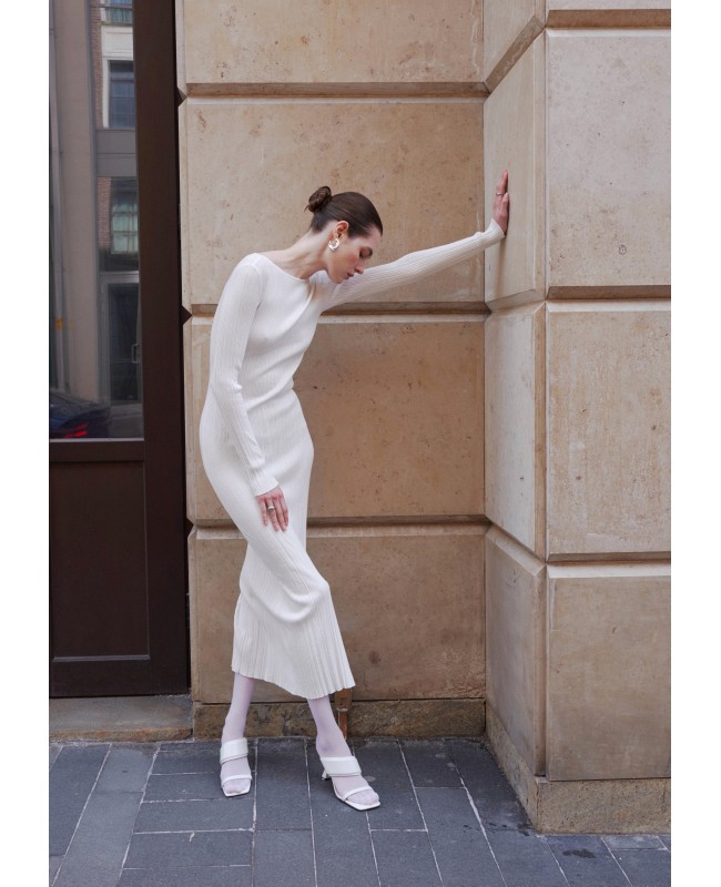 Платье вязаное  макси длины Белый