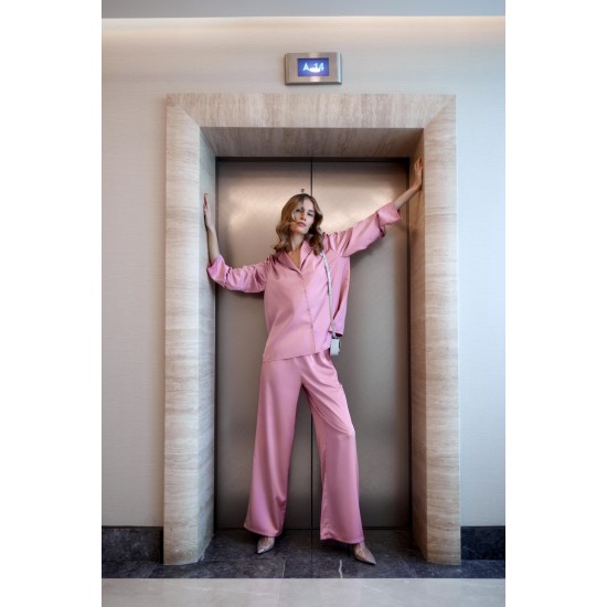 Брюки розовые на резинке свободного силуэта