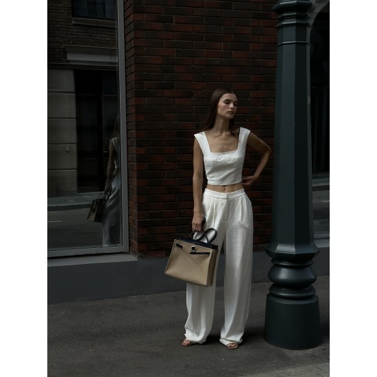 Кроп-топ на  широких бретелях молочного цвета