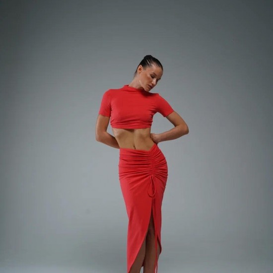 Не перейти грань: как носить юбку с боковым разрезом