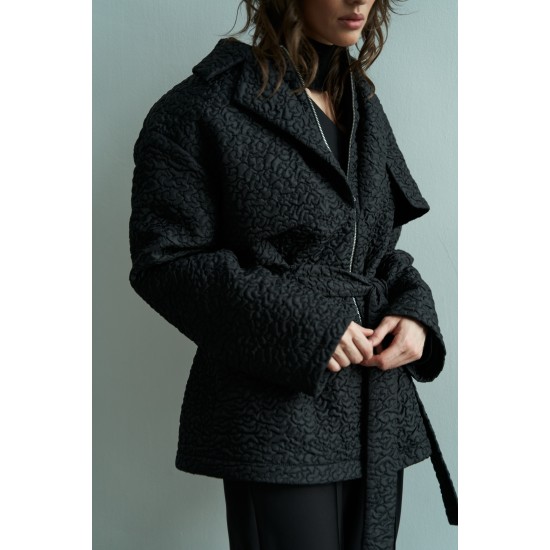 Куртка из фигурной стеганой ткани в черном цвете