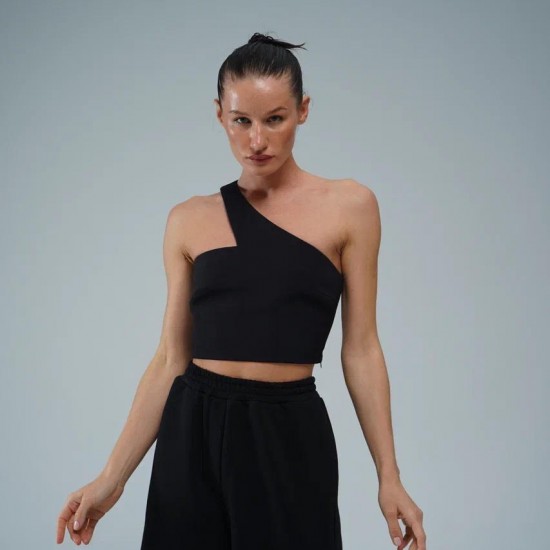 Мода для невысоких девушек: пополняем гардероб